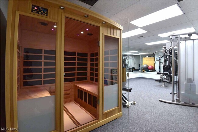 Building Photo - 12500 Edgewater Dr