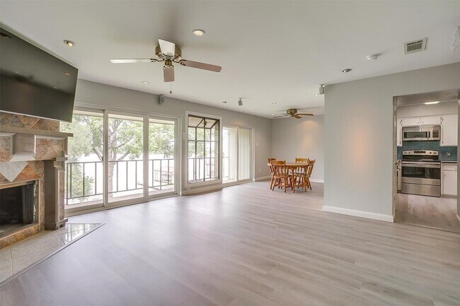 Building Photo - 390 Driftwood Ct