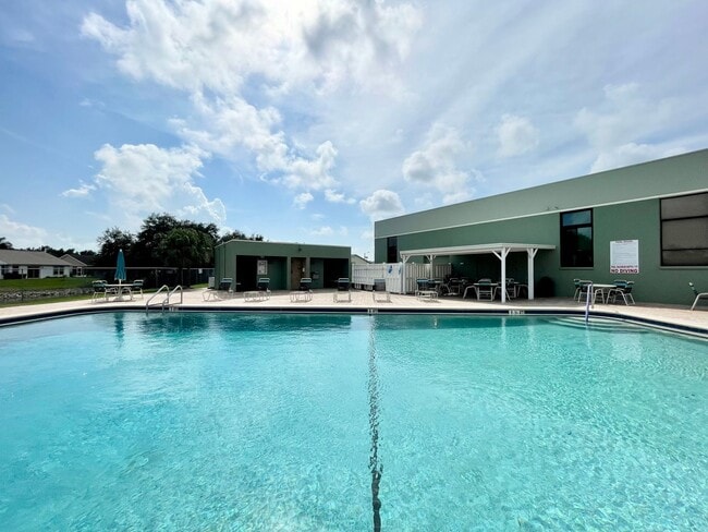 Building Photo - Two bedroom and two bathroom house with ac...