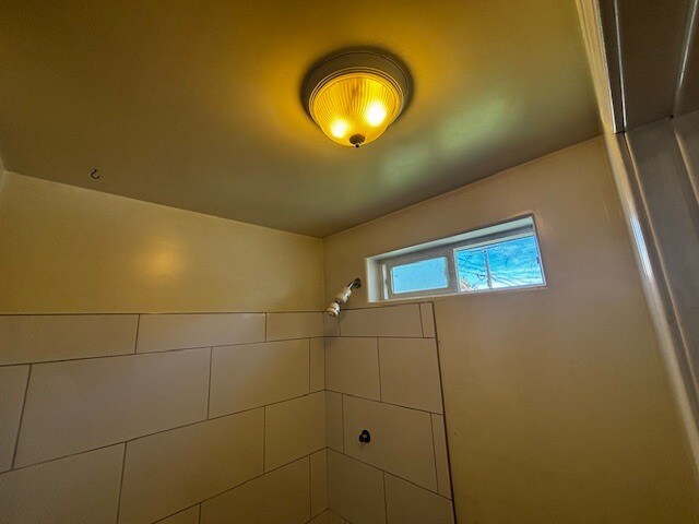 Windows in shower for ventilation - 1812 Pacific Beach Dr