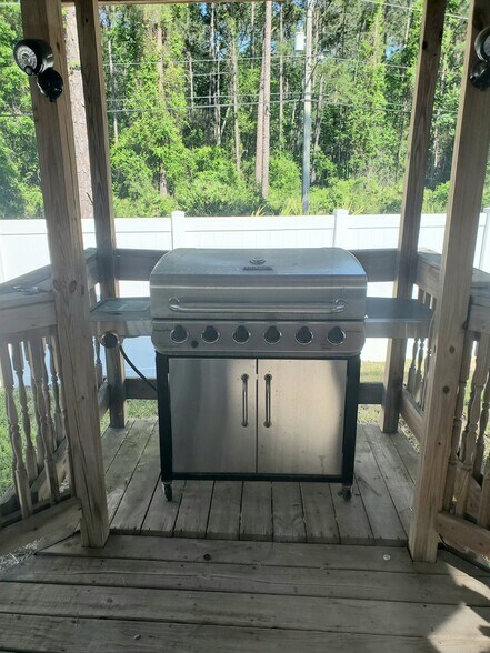 Building Photo - 11319 Nettlebrook St E