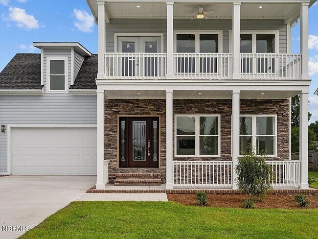 Building Photo - Beautiful New 4 Bedroom, 3 full bath plus ...
