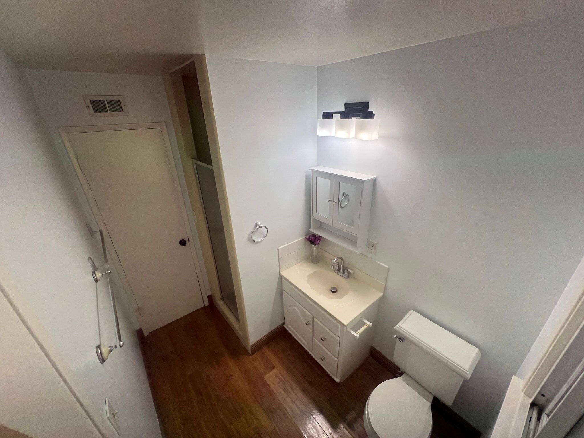 Building Photo - 10927 Woodley Ave