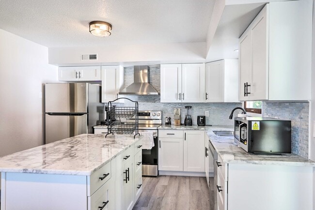 Building Photo - 6832 Woodmeadow Dr