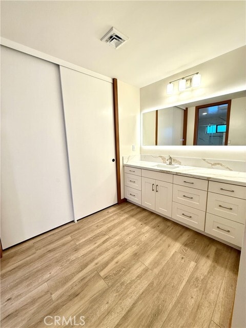 Building Photo - 880 N Gainsborough Dr