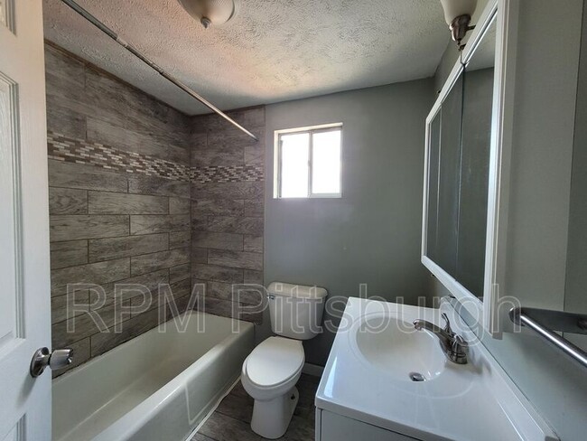 Building Photo - 3053 Brereton St