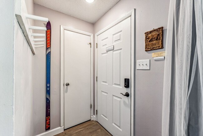 Building Photo - 412 S. Main, unit 113