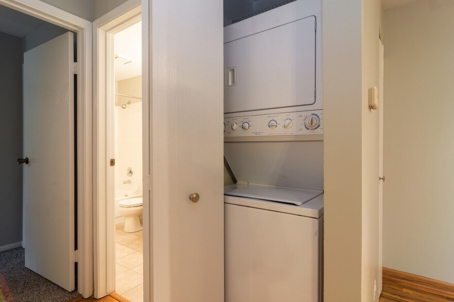 washer/dryer - 2032 N Rand Rd