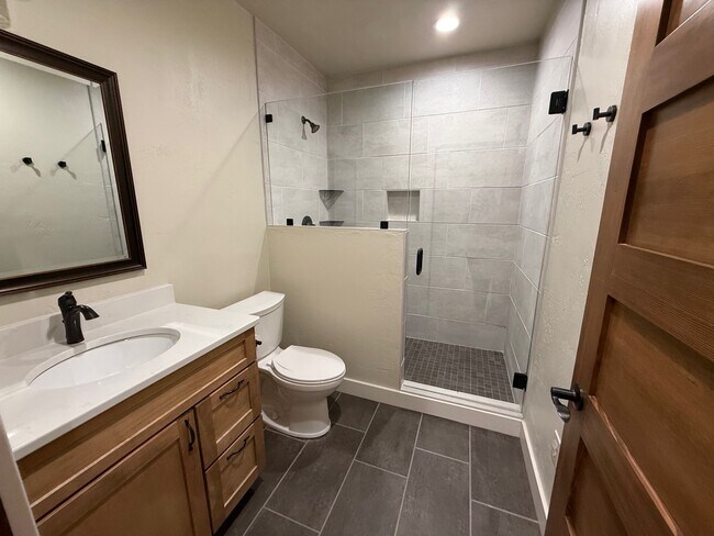 Building Photo - 45 Spain Bridge Cir Dr