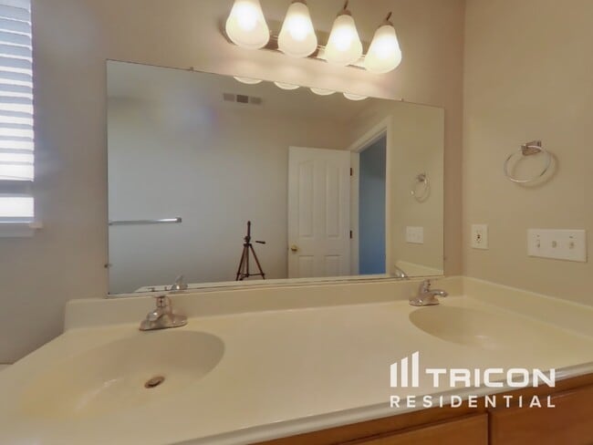 Building Photo - 5204 Firenza Way