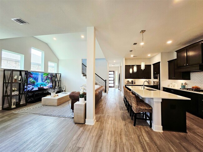 Building Photo - 15822 Pilot Knob Dr