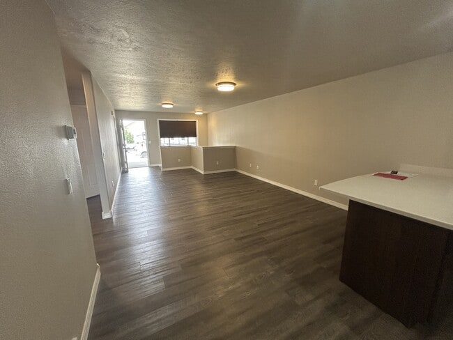 Building Photo - 2083 Lake Hills Dr