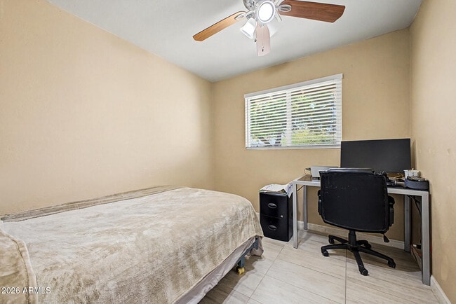 Building Photo - 515 E Vista Del Cerro Dr