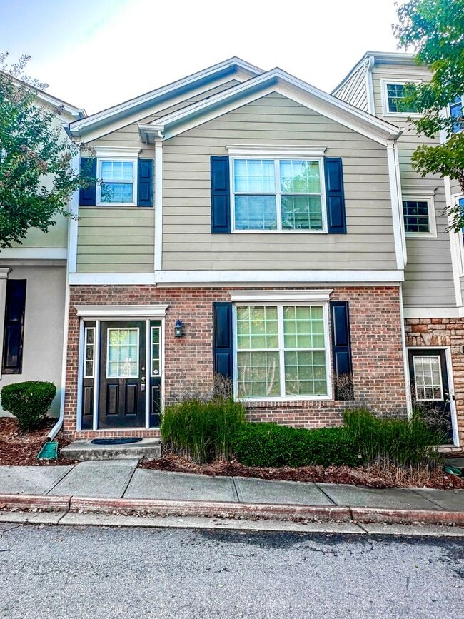 Building Photo - Large townhome in great Canton location
