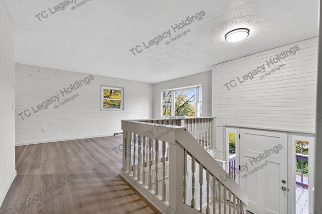 Building Photo - 320 Diamond Ave