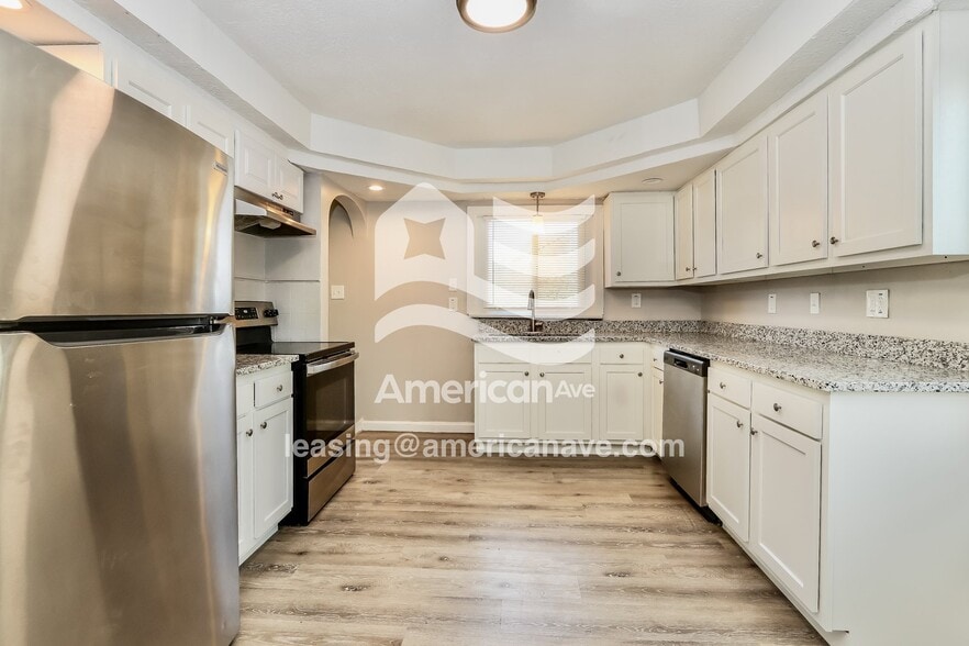 Building Photo - 1004 Korb Ave