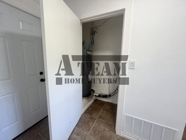 Building Photo - Remodeled 3 Bedroom 2 Bathroom