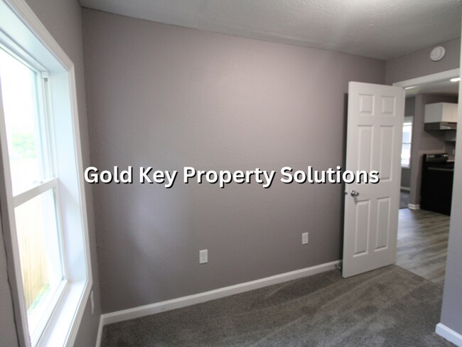 Building Photo - Fully Renovated 3 BR 2 BA House with Upgraded Appliances (NO SECTION 8)