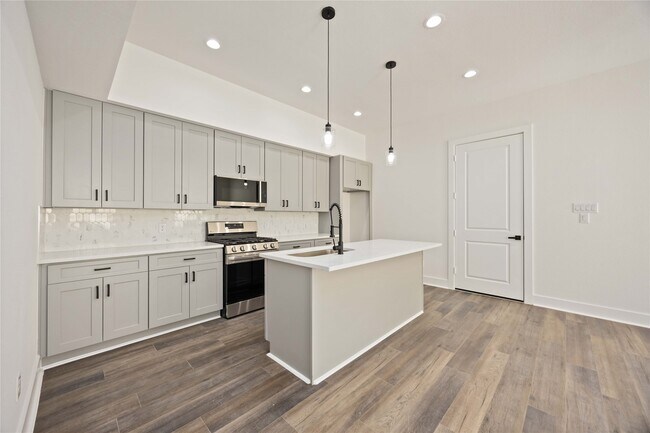 Building Photo - 6528 Tuskegee St