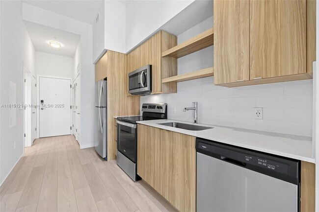 Building Photo - 555 NE 8th St