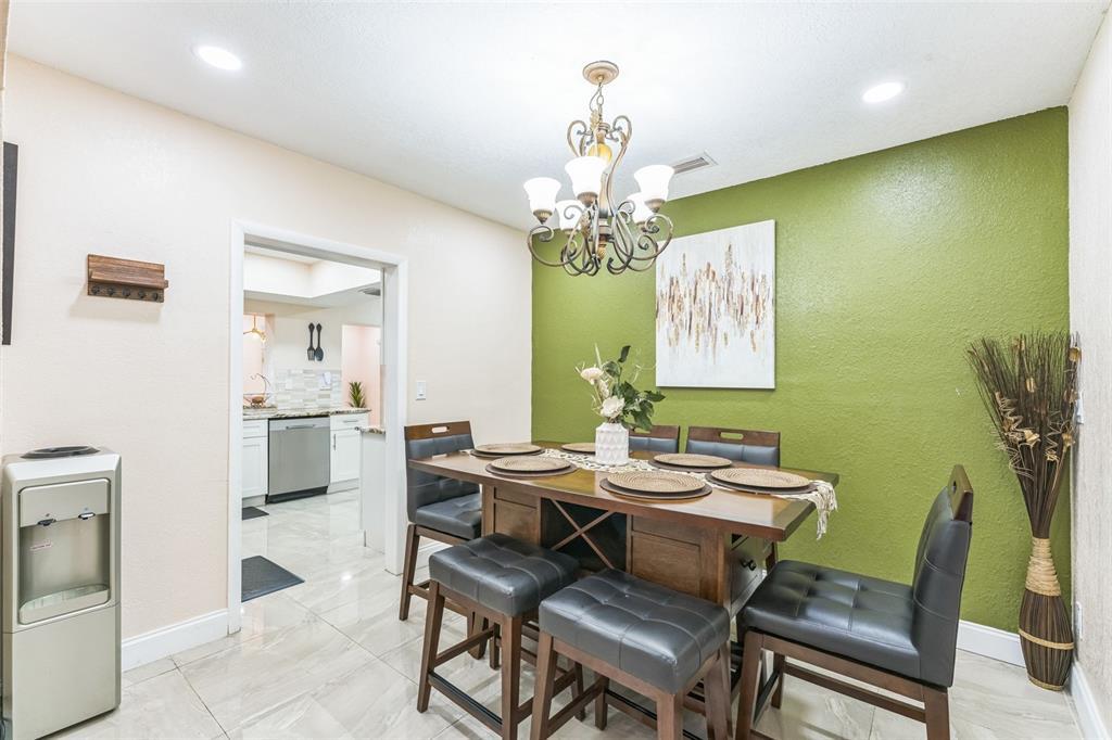 Building Photo - 5706 S Travelers Palm Ln