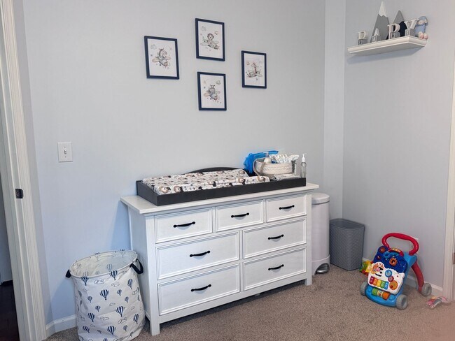 Building Photo - 4 Bedroom 2 Bath in Deer Creek