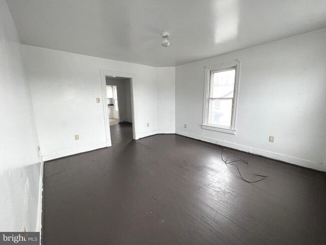 Building Photo - 703 2nd St
