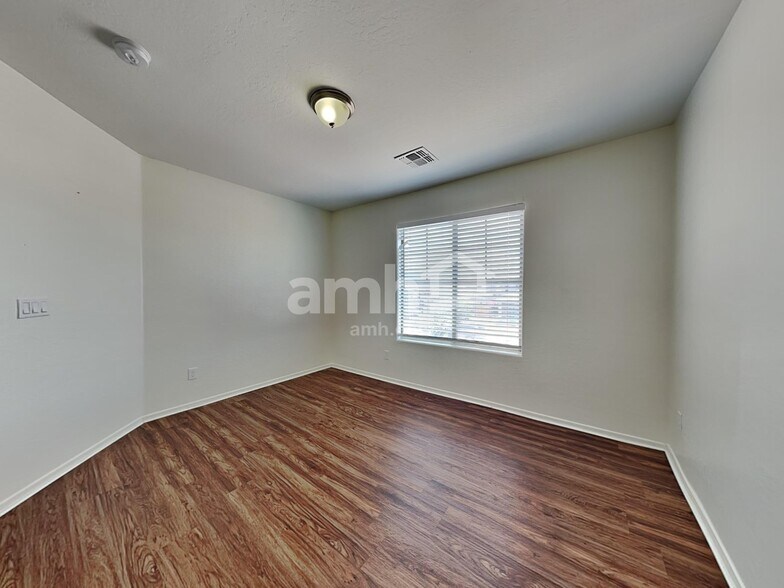 Building Photo - 7825 S 73rd Ln