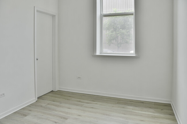 Building Photo - 2022 S Throop St