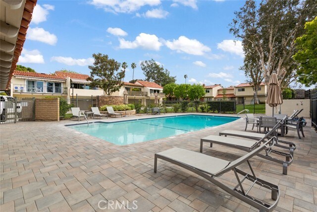 Building Photo - 607 Hilvanar