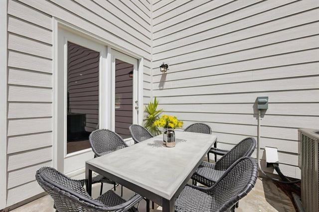 Building Photo - 3220 Dillonwood St