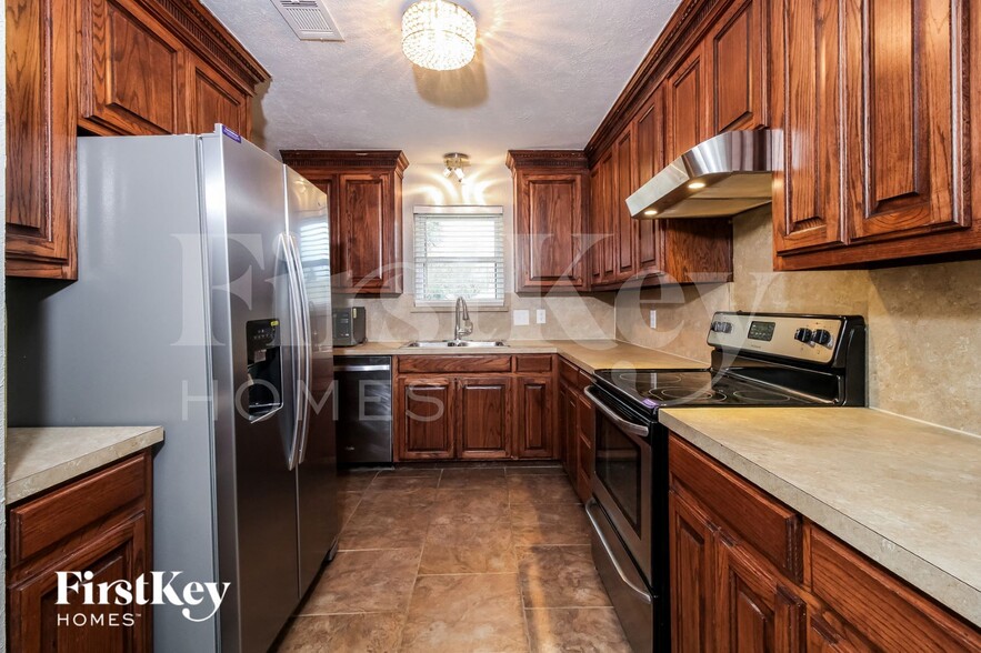 Building Photo - 1909 Big Sky Dr