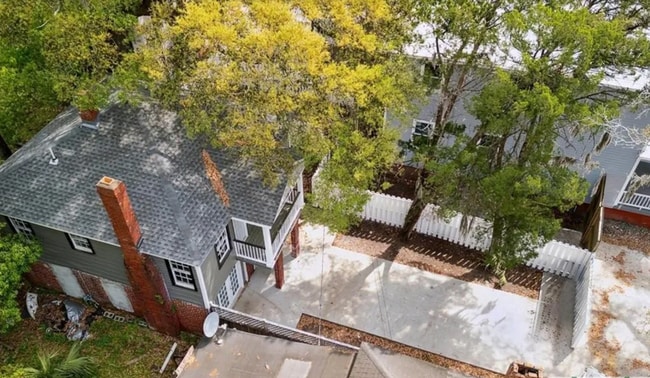Building Photo - Charming 4BR Downtown Savannah Home with M...