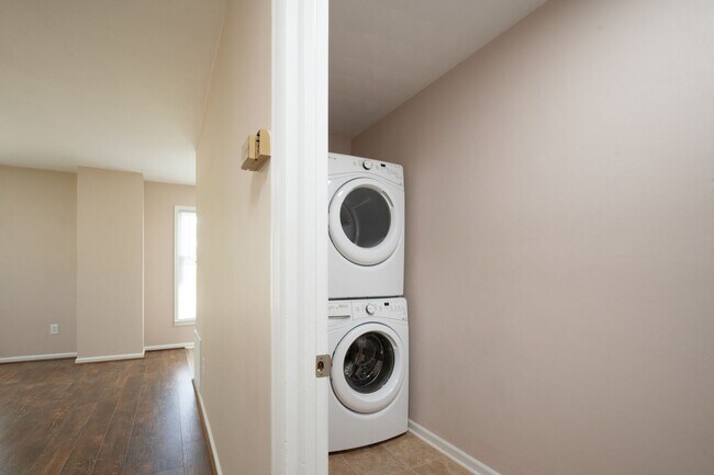 Building Photo - Rutrough Road