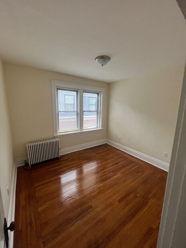 Building Photo - Beautiful 1 Bedroom Available Now (Fenway)