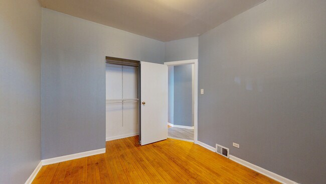 Building Photo - 702 W Schubert Ave