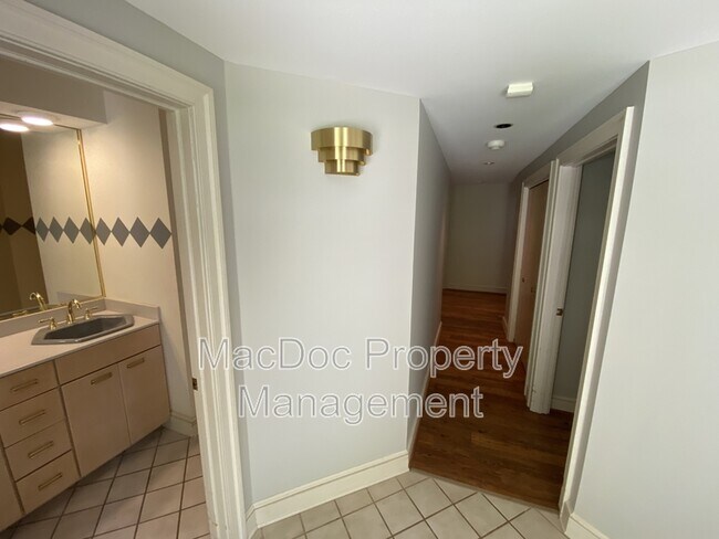 Building Photo - 11225 N Club Dr