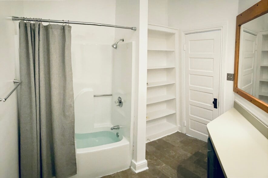 Building Photo - 1717 E Main St