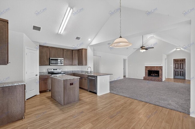 Building Photo - 324 Greenhaven Dr