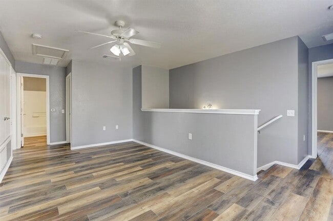 Building Photo - 5913 Silver Screen Dr