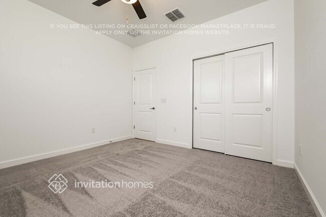 Building Photo - 14326 17 Ct E