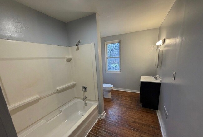 Building Photo - 227 Kellogg St