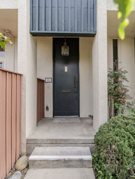 Building Photo - 11260 Overland Ave