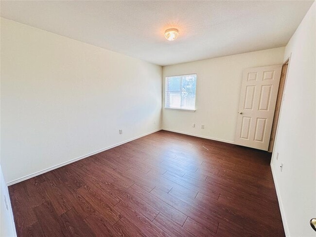Building Photo - 1800 Tolstoy Cir