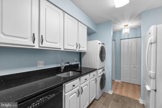 Building Photo - 8378 Montgomery Run Rd