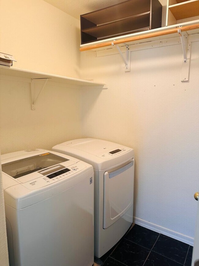 Building Photo - Rancho Sahuarita Home - Lovely 2 Bedroom Plus Den -AVAILABLE JAN 3rd!