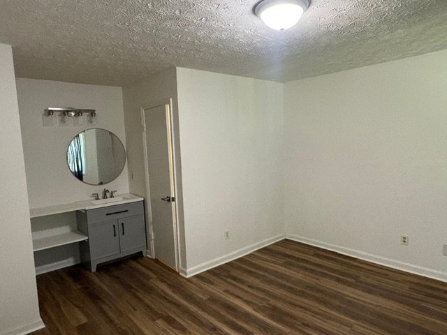 Building Photo - 4610 Greenbriar Trail SW