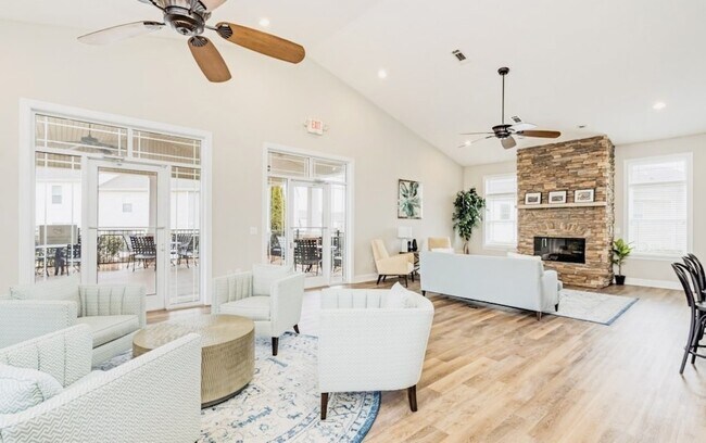 Building Photo - 1011 Somerset Springs Dr