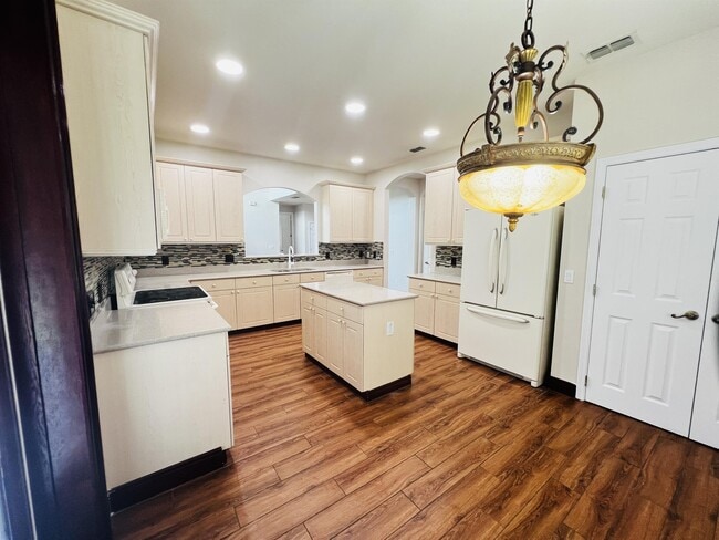 Building Photo - 2831 Paige Dr