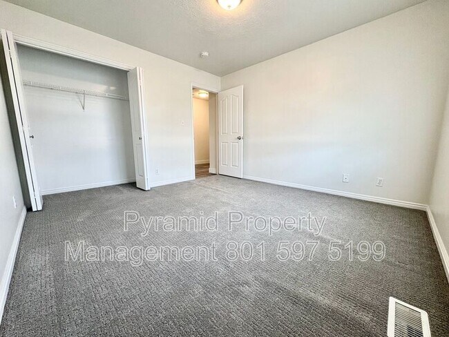 Building Photo - 3183 S 945 E